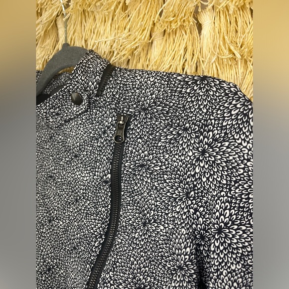 Lululemon PRISTINE Bust A Move- Peplum Jacket Zipper Moto- white Black- Size 4/6 - Picture 9 of 16